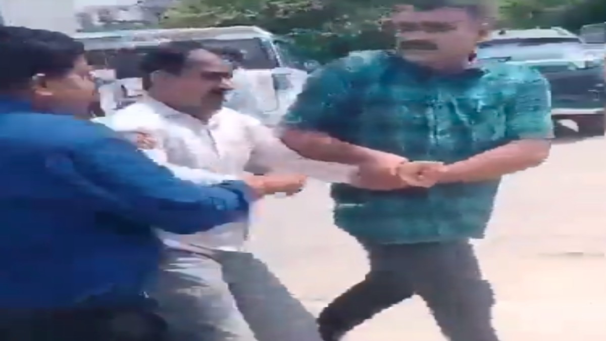 तहसील में घूस ले रहा था लेखपाल, एंटी करप्शन टीम ने रंगे हाथों दबोचा, देखिए Video