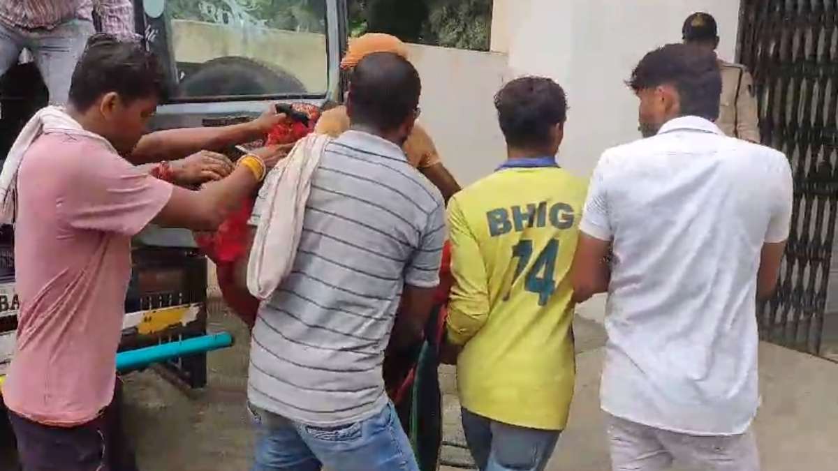 MP Accident: बस ने बाइक को मारी टक्कर, पिता और बेटी की मौके पर मौत