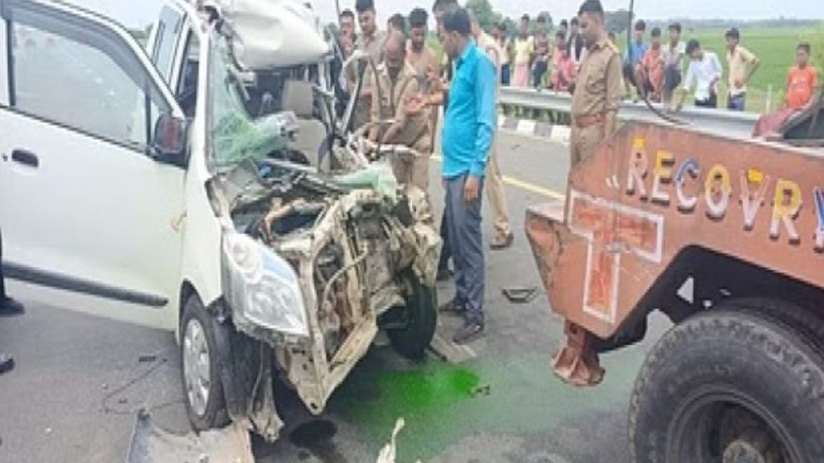 Road Accident : ट्रैक्टर ट्राली में घुसी कार, दो लोगों की मौत, पांच घायल