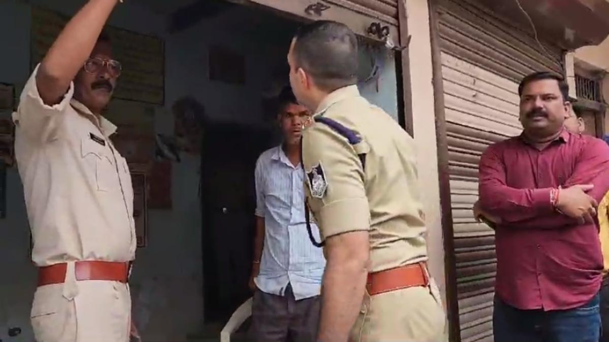 घर में 3 लाश मिलने से फैली सनसनी: मां-बहन की हत्या कर बेटे ने किया सुसाइड, जांच में जुटी पुलिस