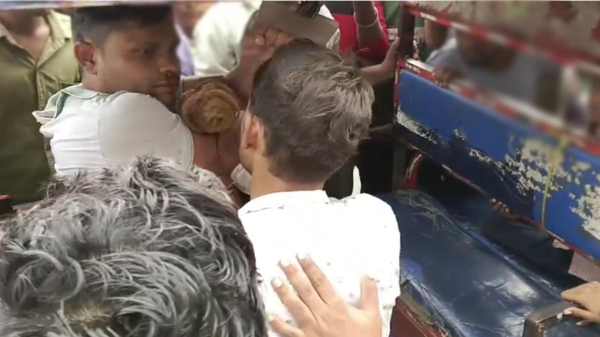 नाबालिग से छेड़छाड़ कर रहा था कोचिंग संचालक: परिजनों ने पकड़कर की पिटाई, आरोपी पर केस दर्ज