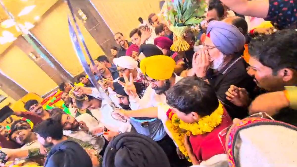 VIDEO: MLA आकाश विजयवर्गीय ने जन्मदिन पर लहराई तलवार, क्या होगी कार्रवाई?