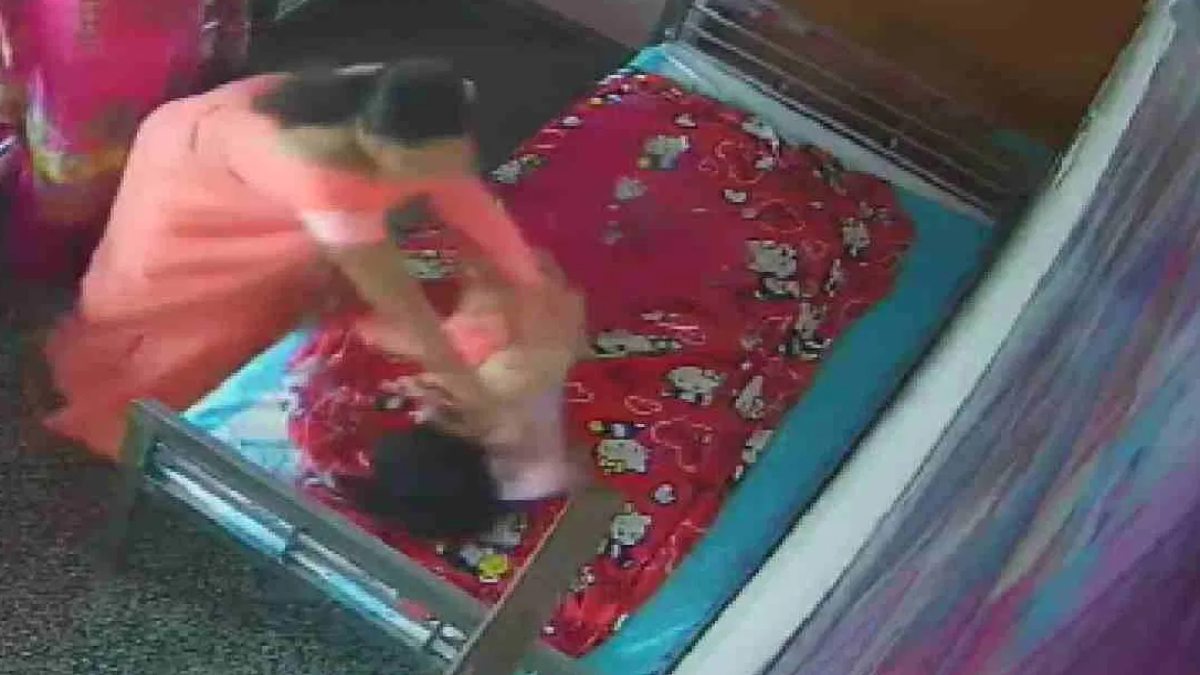 क्रूरता की हदें पार : बालगृह में अधीक्षिका ने बच्ची को चप्पल से पीटा, Video वायरल होने के बाद जांच शुरू