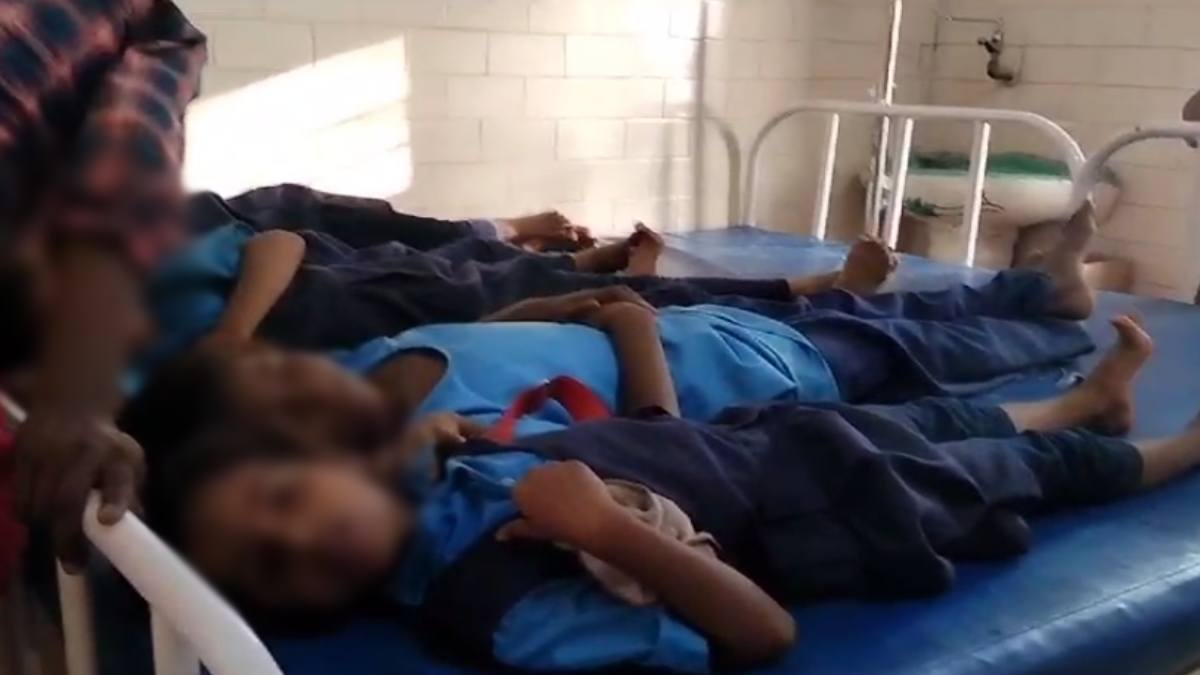 15 स्कूली बच्चे बीमार: पेट के कीड़े मारने की गोली खाने से बिगड़ी तबीयत, अस्पताल में भर्ती