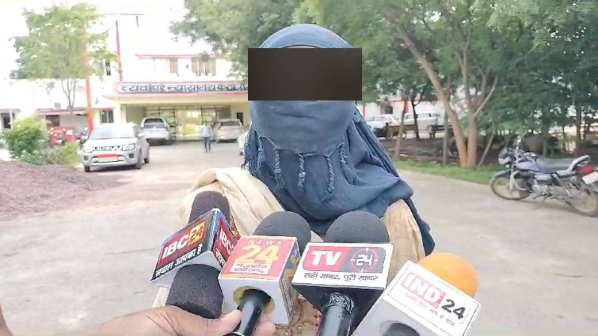 ये कहां का न्याय है कानून के रखवालों ? शिकायत लेकर पहुंचे पिता-पुत्र पर पुलिस ने ठोका केस, फिर दरिंदों ने लूटी बेटी की आबरू, नहीं दर्ज की FIR, बलात्कारियों पर कार्रवाई करने पर खाकी के छूट रहे पसीने…