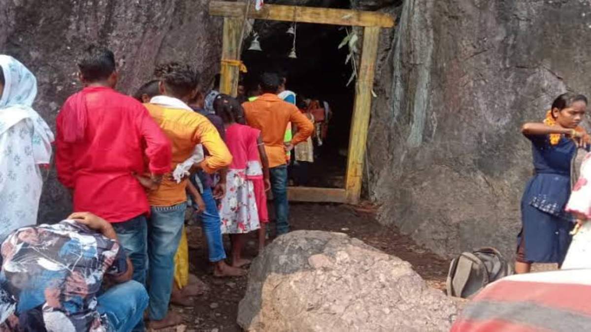 जन्माष्टमी विशेष : छत्तीसगढ़ में मौजूद हैं श्रीकृष्ण की एक ऐसी गुफा, जहां जन्माष्टमी पर नहीं बल्कि हिन्दू नववर्ष पर होती है पूजा-अर्चना …