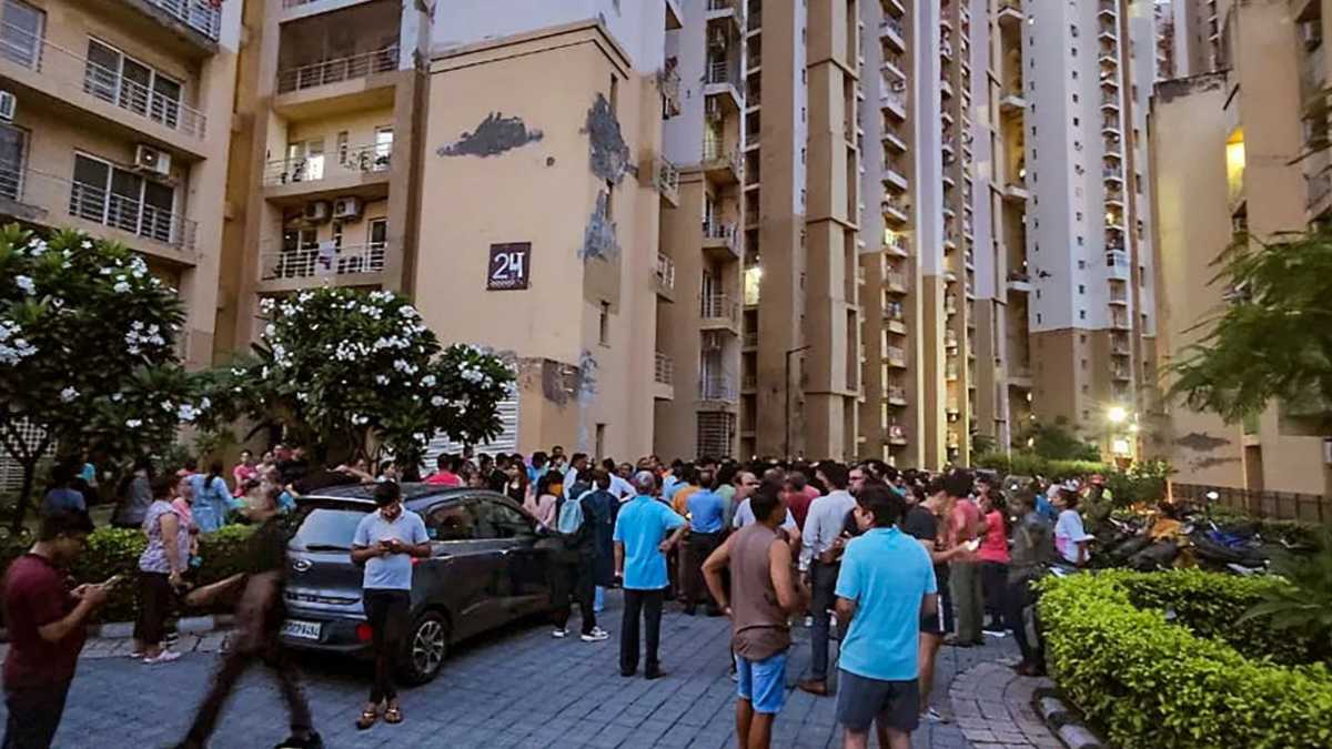नोएडा में लिफ्ट गिरने से 4 मजदूरों की मौत, सीएम योगी ने घटना की जांच के दिए आदेश