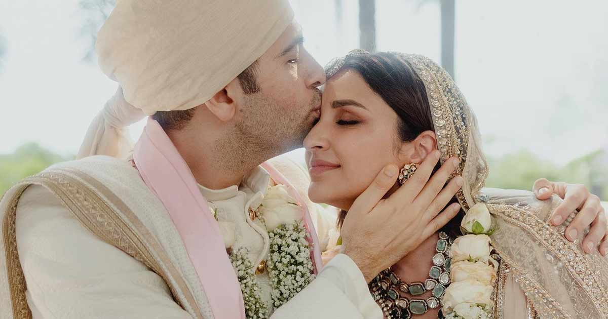 परिणीति और राघव ने भी मंडप में किया एक दूसरे को KISS, इससे पहले इस सितारों ने किया मंडप में लिप लॉक किस …