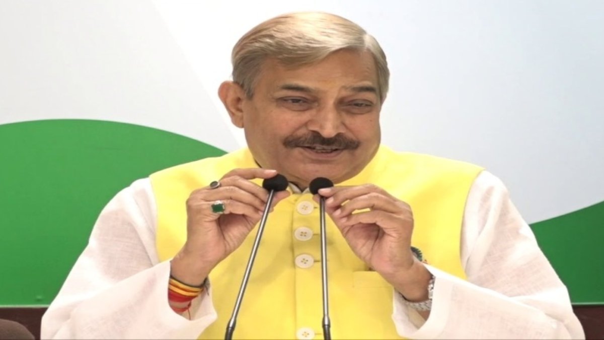 MP Election 2023: प्रमोद तिवारी ने ‘सिंधिया’ पर किया कटाक्ष, कहा- इस बार कांग्रेस सरकार को इतना बहुमत मिलेगा कि कोई गद्दारी भी करेगा तो…