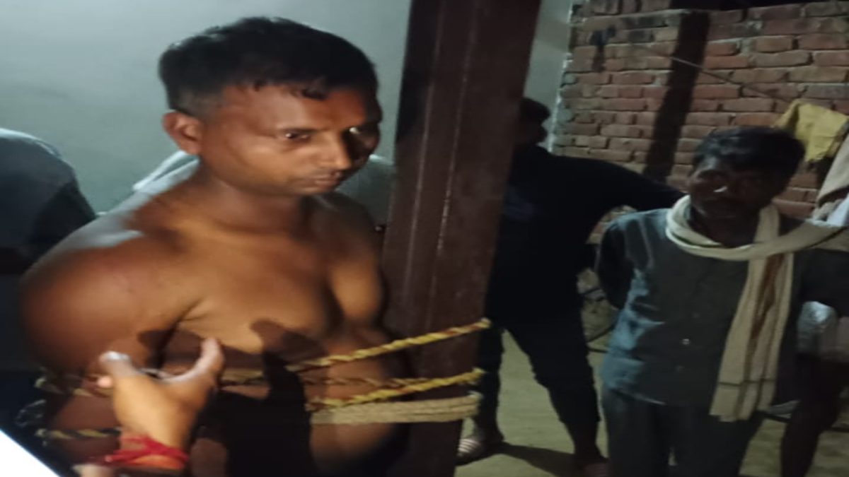 दरोगा को खंभे से बांधकर पीटा: नशे की हालत में घर में घुसकर की छेड़छाड़, युवती बोली- जबरदस्ती रेप कर रहा था