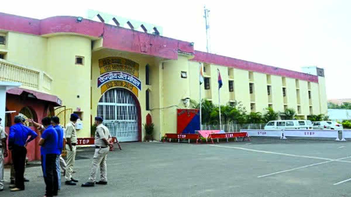 बड़ी खबरः सेंट्रल जेल में आतंकी बैठे भूख हड़ताल पर: अवैधानिक मांगों को जेल प्रबंधन ने किया इंकार