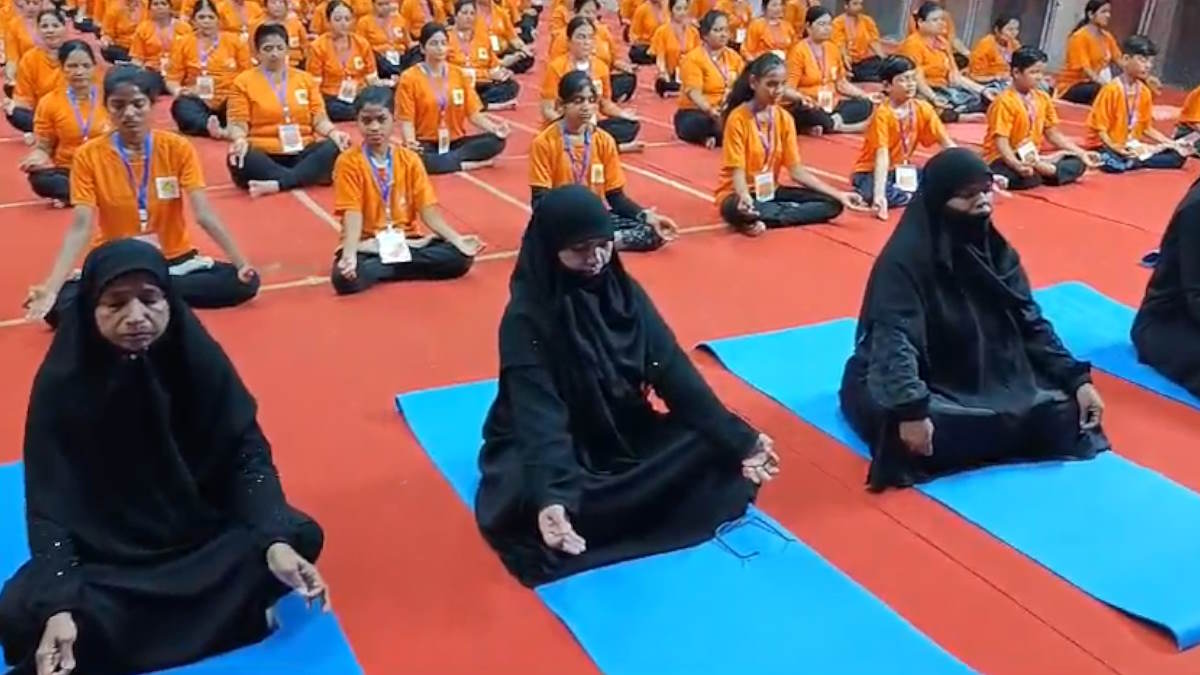 राजधानी में बना योग का वर्ल्ड रिकॉर्ड, 1100 योग साधकों ने किया सेतुबंध आसन का प्रदर्शन, तमाम धर्मों के साधकों की रही भागीदारी