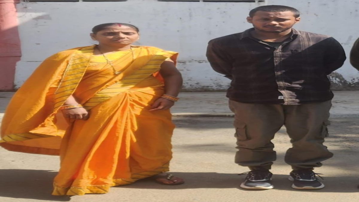 ऑनलाइन ठगी करने वाले मां-बेटे झारखंड से गिरफ्तार: ब्लू लिंक भेजकर कर वारदात को देते थे अंजाम