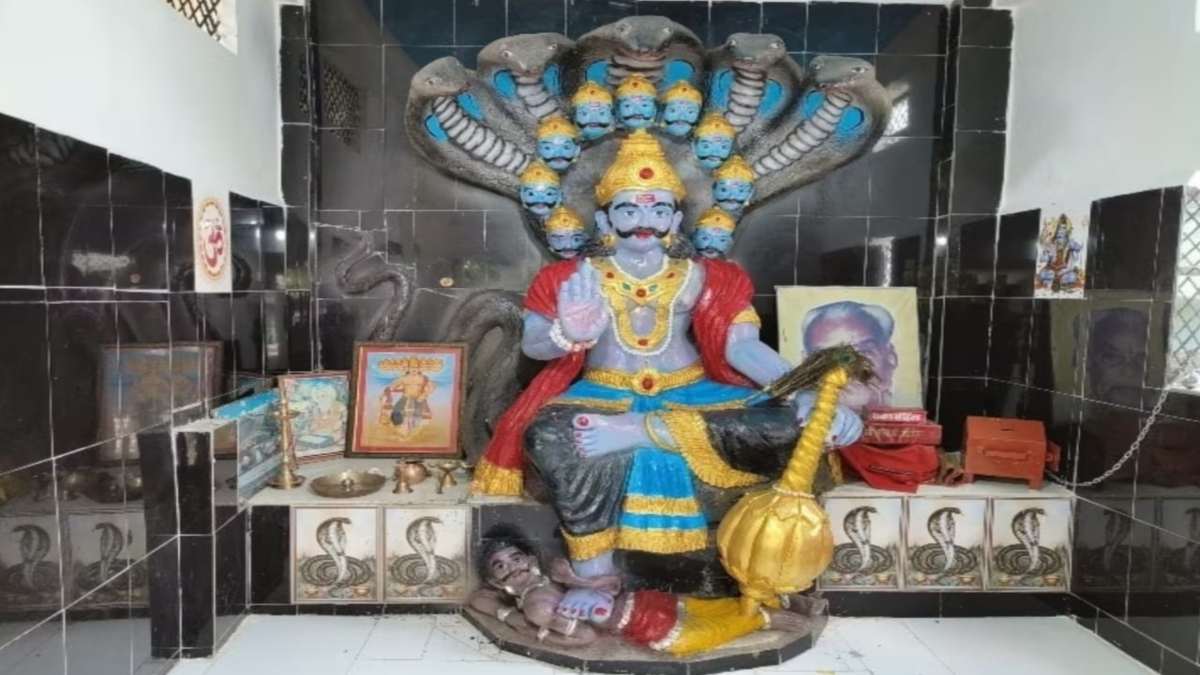 MP का यह परिवार दहन की बजाय करता है रावण की पूजा: मंदिर स्थापना की तारीख भी अनोखी, पुजारी के बेटों का नाम सुनकर रह जाएंगे हैरान