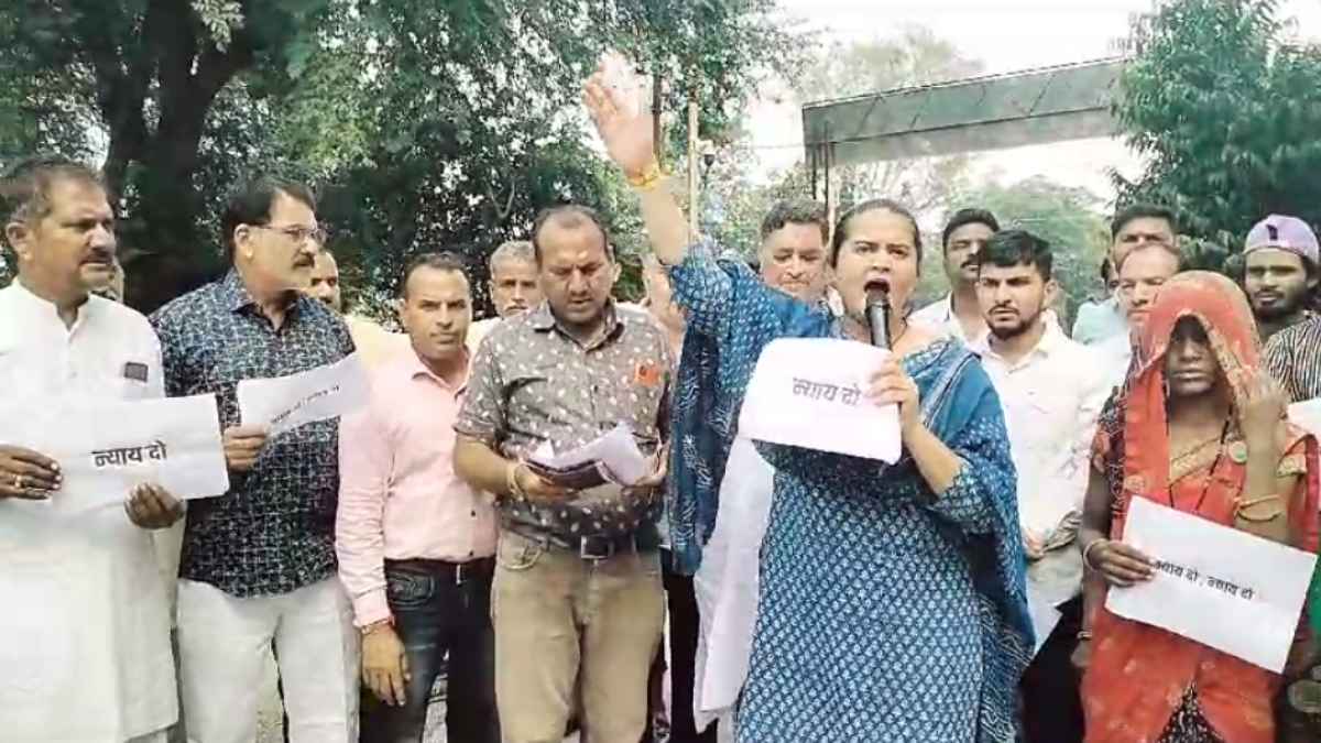 Sehore News: पर्वतारोही मेघा परमार के साथ थाने पहुंचे कांग्रेसी, परिसर में माथा टेककर की न्याय की मांग, जानिए क्या है पूरा मामला ?