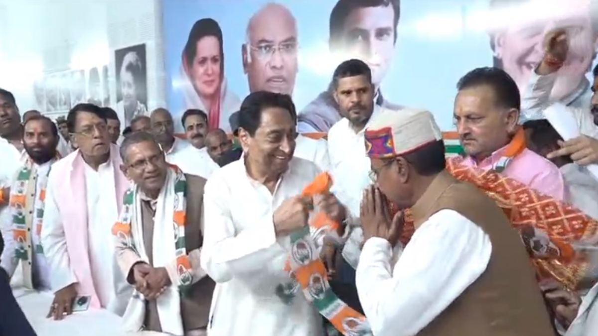 पूर्व गृहमंत्री की घर वापसी: MP में बीजेपी को लगा बड़ा झटका, पूर्व प्रत्याशी समेत कई नेताओं ने थामा कांग्रेस का हाथ, कमलनाथ ने दिलाई सदस्यता