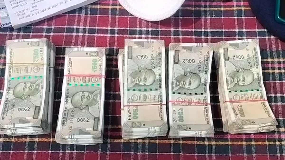 Chhindwara News: वाहन चेकिंग के दौरान लाखों रुपए जब्त, कार चालक ने बताया कोचिंग का पैसा