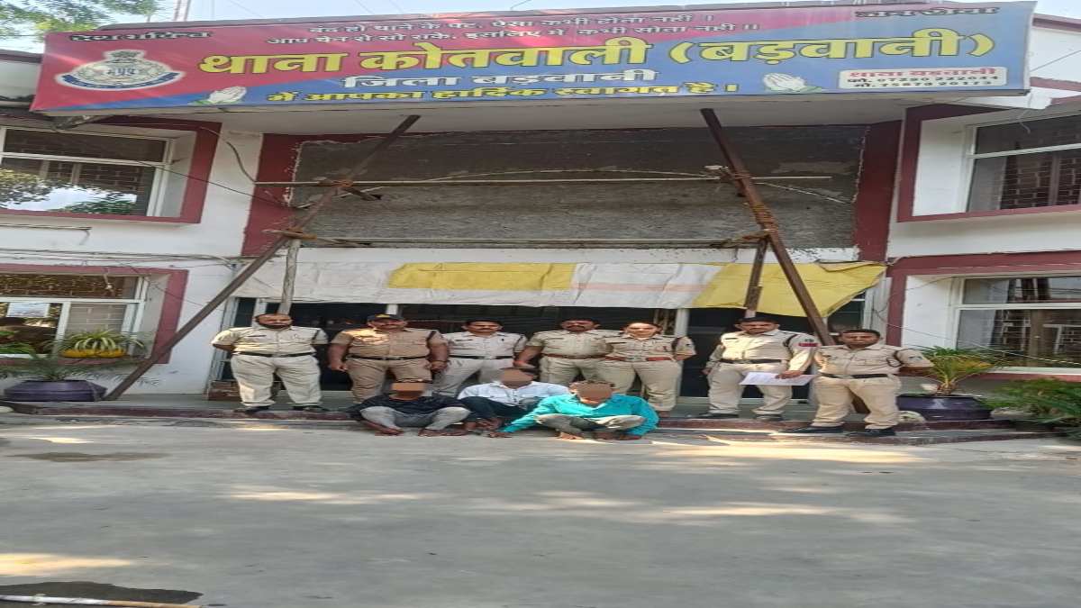 गैंगरेप मामले में खुलासा: तीन आरोपियों को पुलिस ने किया गिरफ्तार, मानसिक विक्षिप्त युवती से दशहरे पर किया था दुष्कर्म