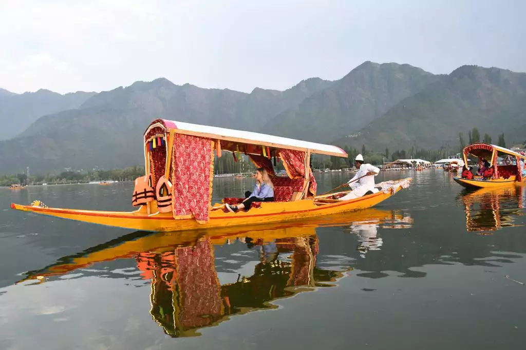कश्मीरी शिकारे का आनंद अब पंजाब में, थाना डेमे से कश्मीरी शिकारे के शुरूआत