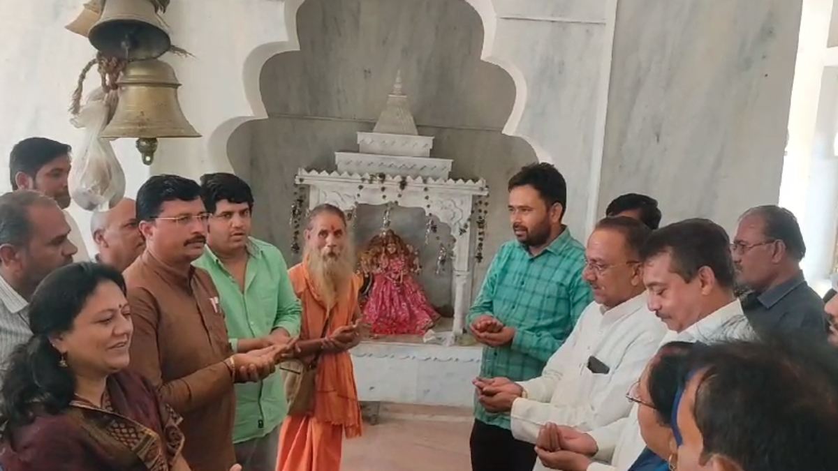 MP Election: विपक्ष को सता रहा गुटबाजी का डर, टिकट के कई दावेदारों को कांग्रेस नेता ने दिलाई शपथ, Video Viral