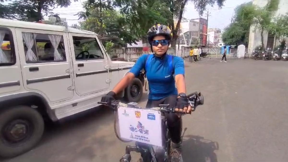 NEWS 24 MP-CG और Lalluram.com की मुहिम: ‘बनाओ कीर्तिमान सबसे अधिक मतदान’, Cycle से छिंदवाड़ा पहुंची आशा मालवीय, Vote प्रतिशत बढ़ाने मतदाताओं को किया जागरूक