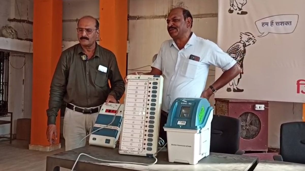 MP में चुनाव की तैयारियां तेज: EVM मशीन को लेकर कलेक्टर ने दी जानकारी, अब नहीं होगी बैटरी कट जैसी समस्या