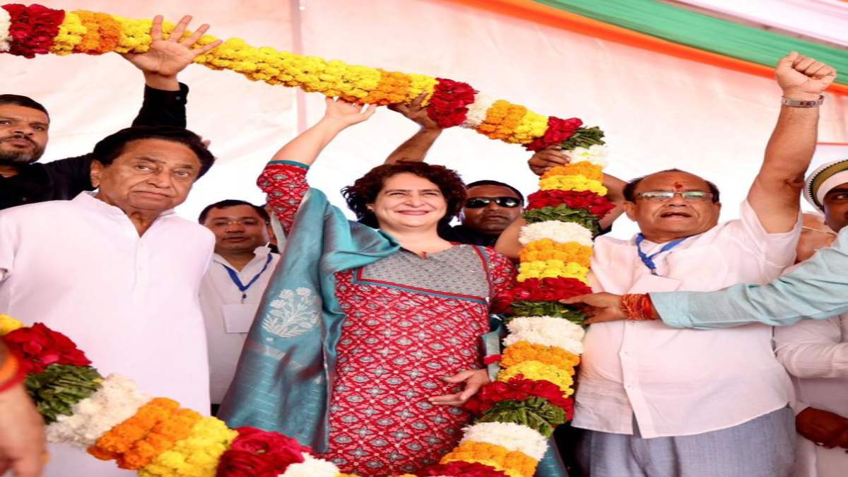 दमोह में प्रियंका की दहाड़: कहा- MP में घोटाले हो रहे, नौकरी नहीं मिल रही, देश की संपत्ति अडानी को सौंप दी, सरकार उद्योगपतियों के लिए चल रही