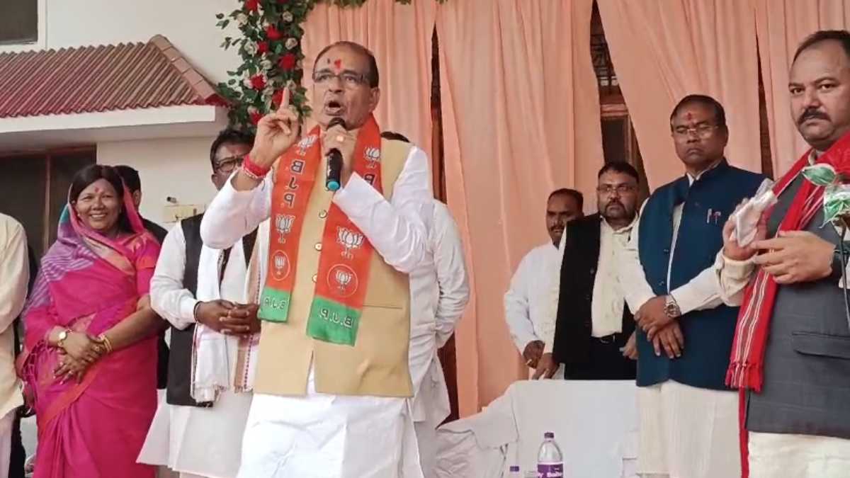 राजराजेश्वरी मंदिर पहुंचे CM शिवराज: कहा- माता हमेशा भक्तों की मनोकामना पूरी करती है, नर्मदा शक्ति केंद्र सम्मलेन में बोले- हर बूथ में कमल खिलाना है
