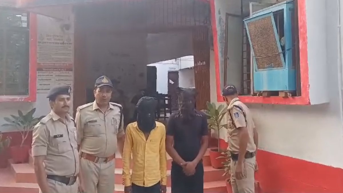 MP Crime: सरेराह चाकू मारने वाले 2 आरोपी गिरफ्तार, कार सवार पर हमला कर लूटा था कैश