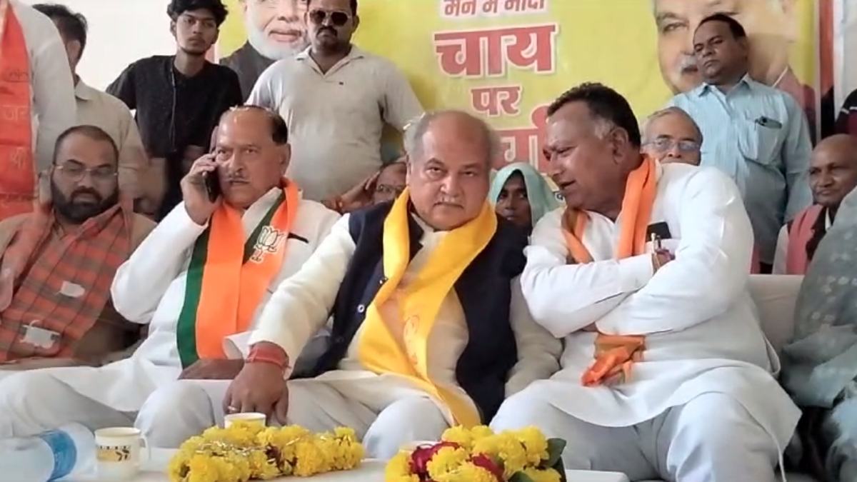 MP Election 2023: टिकट कटने से नाराज नेता को मनाने हेलीकॉप्टर से पहुंचे केंद्रीय मंत्री, चाय पर चर्चा कर सभी को प्रत्याशी के पक्ष में काम करने किया राजी