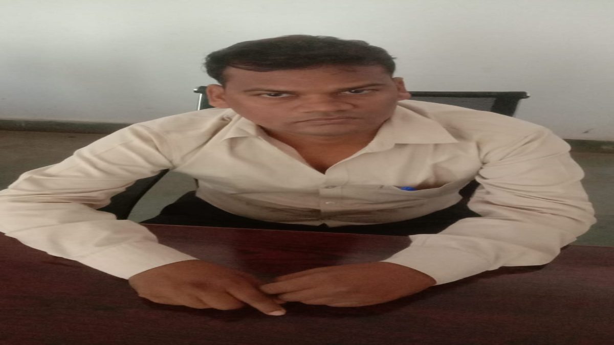 MP में रिश्वत लेते पटवारी गिरफ्तार: लोकायुक्त ने रंगे हाथों पकड़ा, इसलिए मांगी थी 5 हजार की घूस, FIR