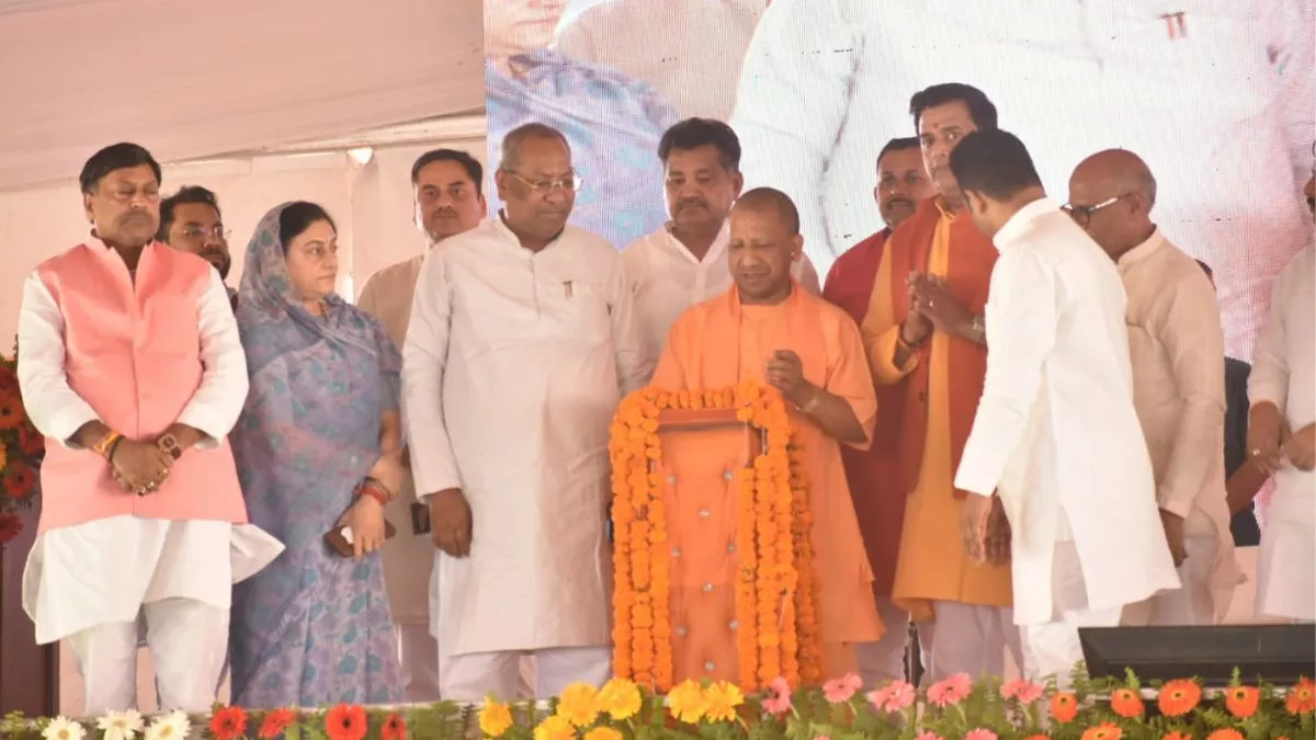 गोरखपुरवासियों को मिलेगा रोजगार की सौगात, 100 फैक्टरियों का होगा शिलान्यास