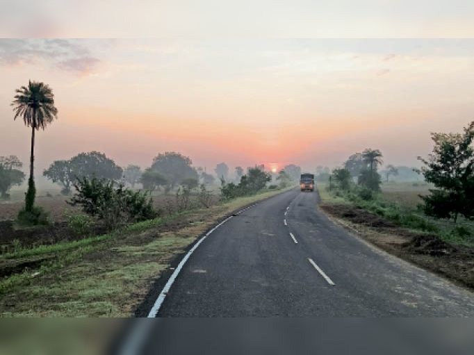 पहाड़ों पर बर्फ और वर्षा, दिल्ली में आई गुलाबी ठंड