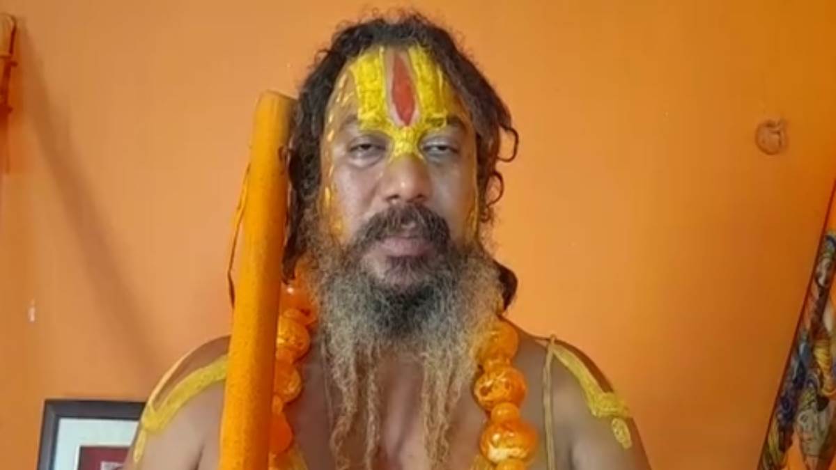 जगतगुरु परमहंस के बिगड़े बोल, कहा- स्वामी प्रसाद मौर्य को गोली मारने वाले को दूंगा 25 करोड़