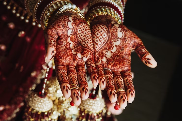 Mehndi Ka Rang Dark Karne Ke Liye Kya Kare:  करवा चौथ पर मेहंदी का रंग गाढ़ा करने के लिए क्या करें और क्या नहीं करें ?