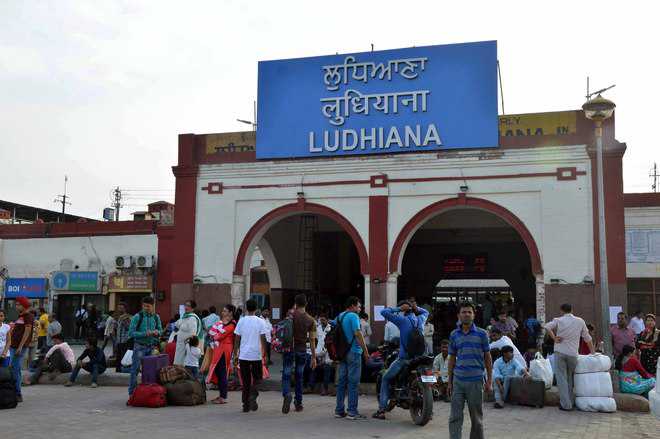 लुधियाना रेलवे स्टेशन से 16 नग कब्जे में, ज़ब्त नगो में ब्रांडेड शूज
