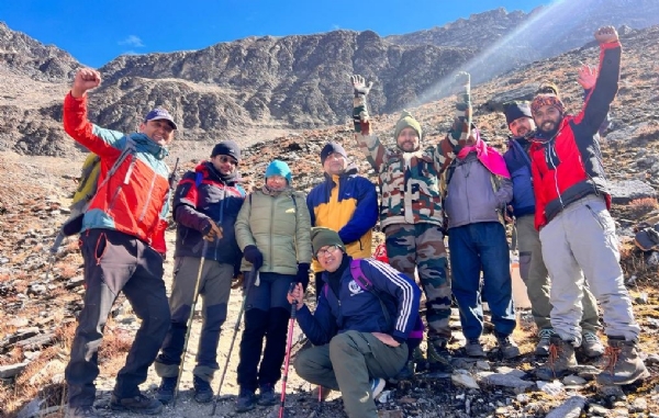चमोली: 60 किमी ट्रैकिंग कर रूपकुंड पहुंचे DM, यहीं मिले थे 10 फीट लंबे नरकंकाल