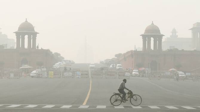 दिवाली से पहले दिल्ली की हवा में घुला जहर, AQI बढ़ने से लोगों को दिक्कतें शुरू
