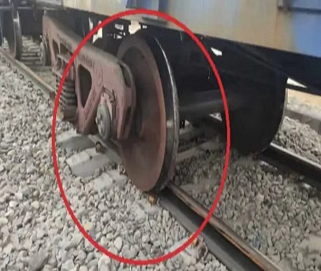 फिरोजपुर रेलवे ट्रैक पर मालगाड़ी ट्रेन पटरी से उतरे,  यातायात बाधित