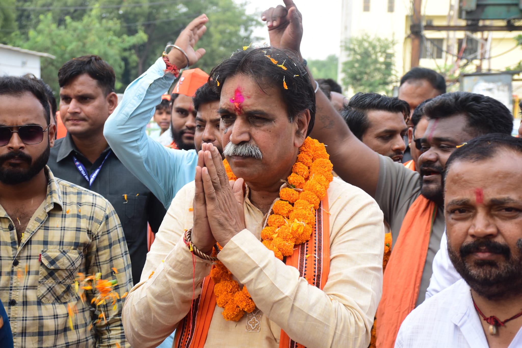 CG Election Special: 5 करोड़ की चल संपत्ति होने के बावजूद राजेश मूणत के पास नहीं है एक भी कार, हैं सिर्फ 41 साल पुरानी Bike के मालिक