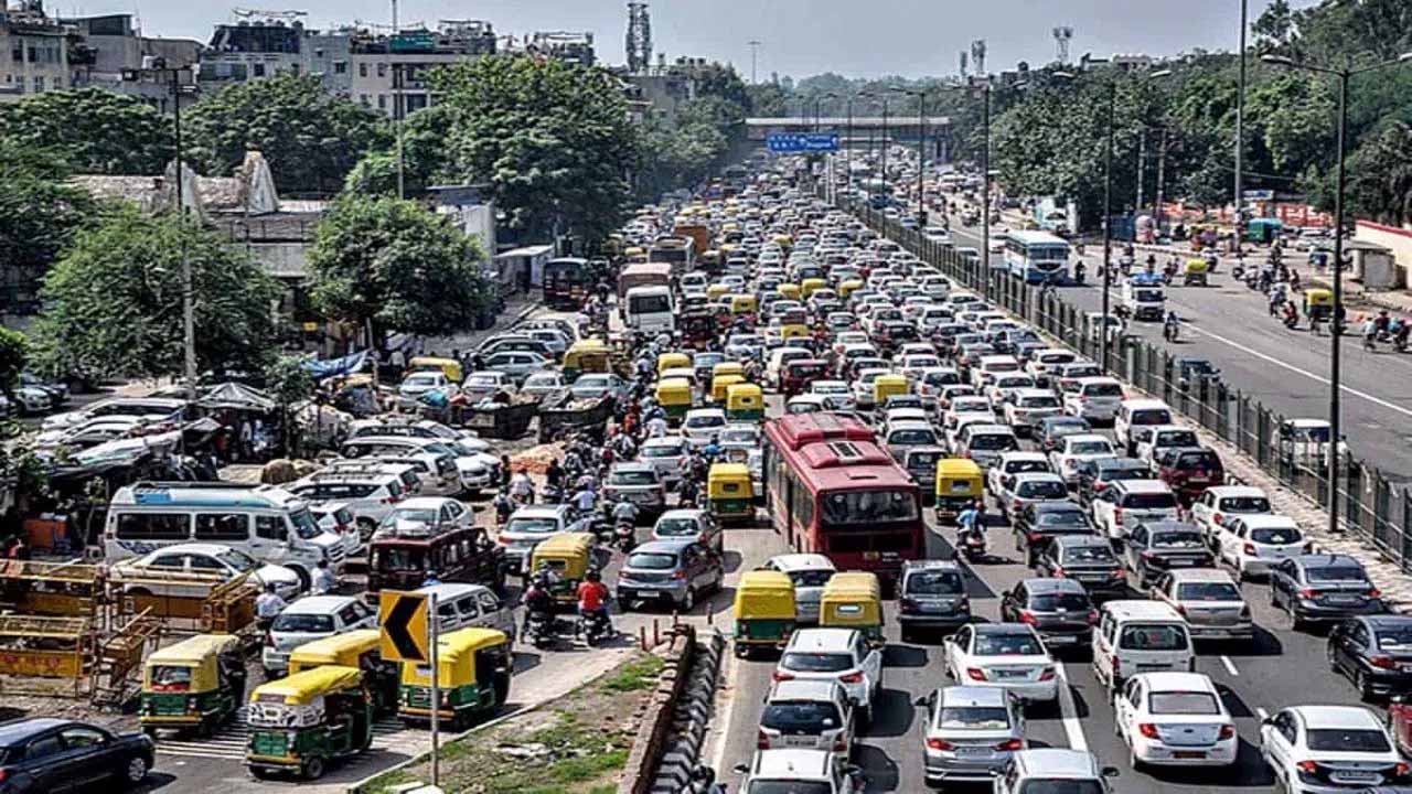 आज दिल्ली में मैच, ट्रैफिक डायवर्ट को लेकर दिल्ली यातायात पुलिस ने जारी की एडवाइजरी