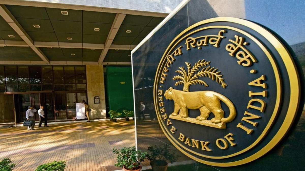 RBI Penalty on Banks: आरबीआई की इन बैंकों पर बड़ी कार्रवाई, 7 करोड़ से अधिक का ठोका जुर्माना, जानिए पूरा मामला
