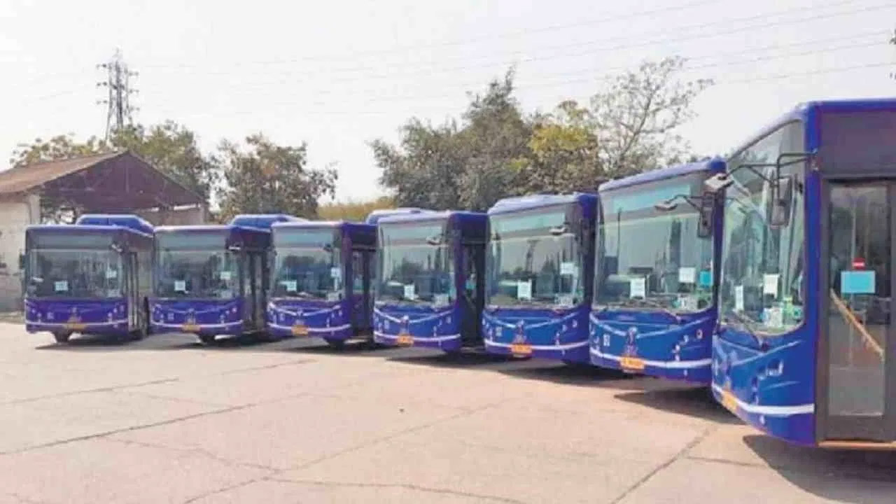 दिल्ली में निजी वाहनों का उपयोग घटाने को चलाई जाएंगी प्रीमियम बसें