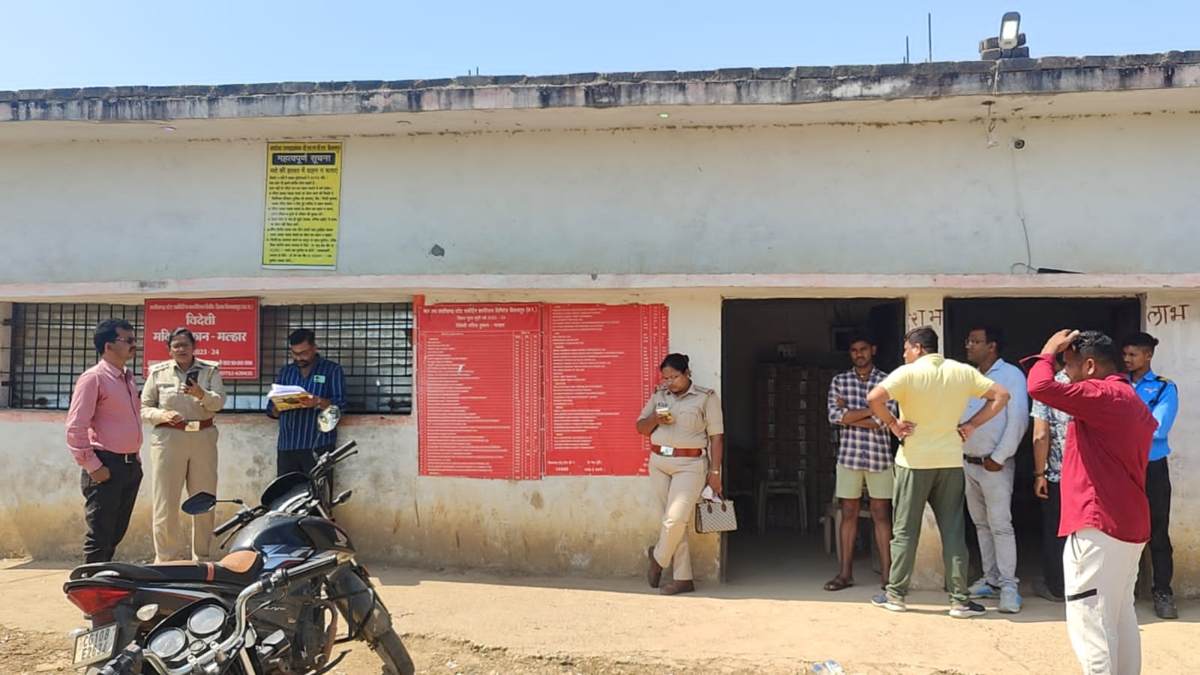 हथियार, हमला और लूटः बेखौफ हुए बदमाश, मारपीट कर चाकू की नोक पर शराब दुकान में लूटपाट, इतने की लगाई चपत…