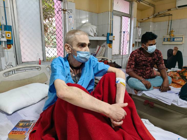 फ्रांस से मोक्ष के लिए काशी आए माइकल, घर जाने के लिए लगाई गुहार