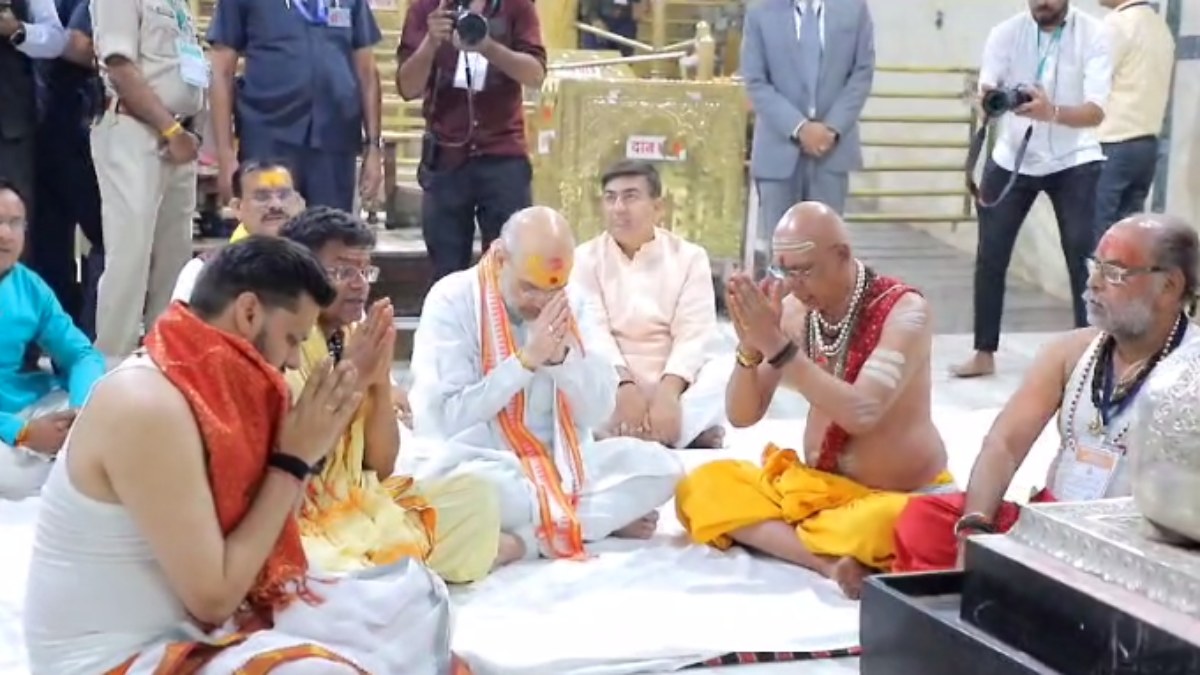 बाबा की शरण में शाह: चुनावी माहौल के बीच केंद्रीय गृहमंत्री ने किए महाकाल के दर्शन, पूजा-अर्चना कर लिया भगवान का आशीर्वाद  