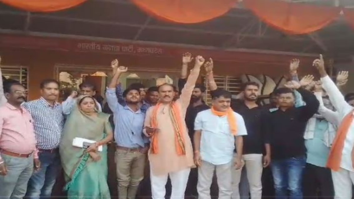 MP BJP में टिकट को लेकर बवाल जारी: इस विधानसभा से प्रत्याशी बदलने की मांग, प्रदेश भाजपा कार्यालय में कार्यकर्ताओं ने की नारेबाजी,  लगाया ये आरोप