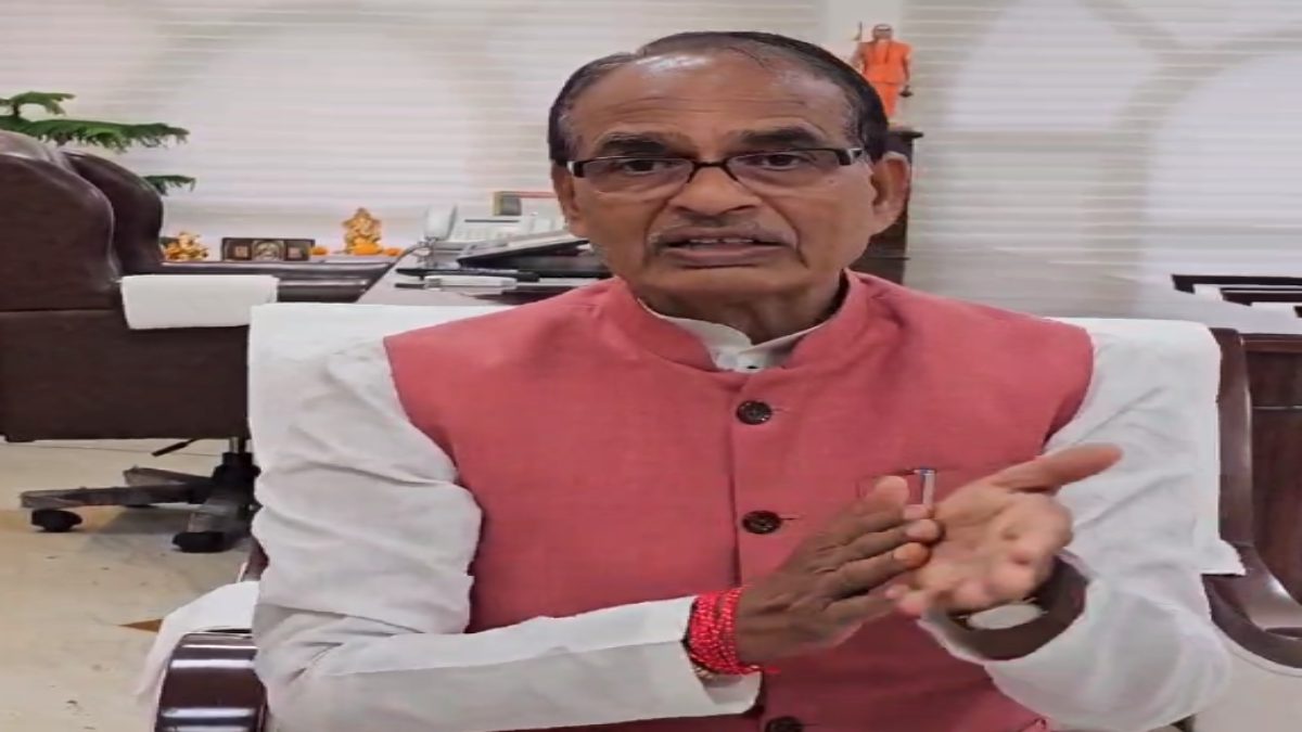 CM शिवराज ने कांग्रेस के टिकट वितरण पर साधा निशाना: कहा- कुछ कमलनाथ, कुछ दिग्विजय ले गए, बाकी हाथ मलते रह गए, दोनों अपने पुत्र को स्थापित कर रहे