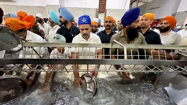 कांग्रेस नेता राहुल गांधी दूसरे दिन स्वर्ण मंदिर में हुए नतमस्तक