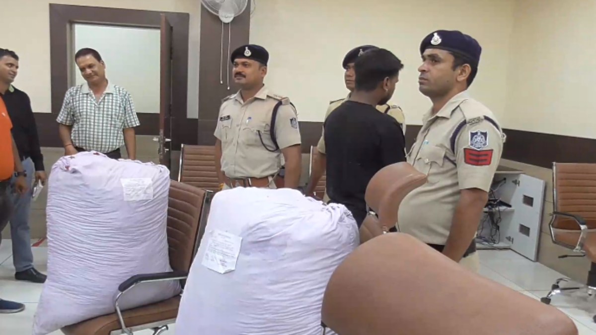 गांजे की बड़ी खेप पकड़ाई: छत्तीसगढ़ से एमपी ले जा रहे थे तस्कर, एक महिला समेत दो आरोपियों को पुलिस ने दबोचा, लाखों का गांजा जब्त